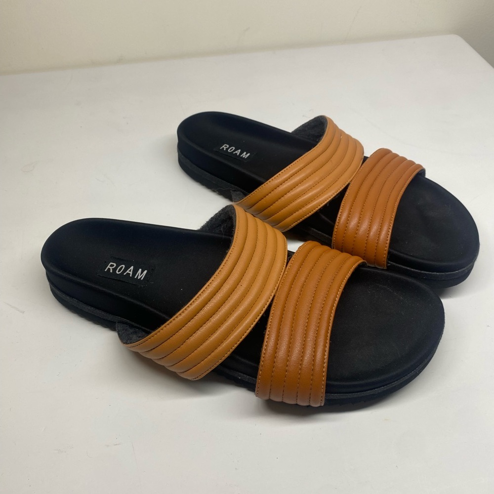 Roam two-tone, two-strap slides